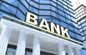 Dlaczego banki podnoszą opłaty?