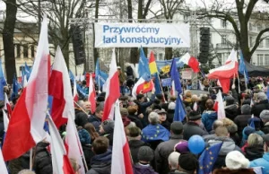 Manifestacja młodego KOD przy kancelarii premiera