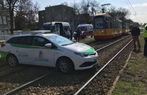 Taksówkarz wjechał na czerwonym i zderzył się z renault - bezpieczne taksówki?