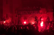 Kibice Lecha Poznań zdemolowali wóz transmisyjny TVP Info