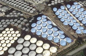 Japończycy nie dają sobie rady ze skażoną wodą w Fukushimie.