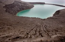 Nowa wyspa na południowym Pacyfiku powstała w wyniku erupcji wulkanu...