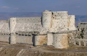 Od castrum do zamku. Twierdze krzyżowców w średniowiecznej Palestynie