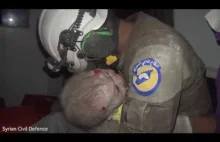 Miesięczne dziecko wyciągnięte spod gruzów w Syrii