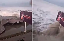 Dzisiejsze tsunami w Indonezji. Fale zmywają domy razem z mieszkańcami. [WIDEO]