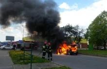 Auto płonęło, strażacy...stali bezradni (FILM)