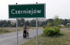 Nastolatkowie skatowali mężczyznę pod sklepem. Zmarł!