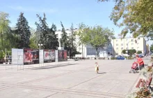 Kontrowersyjna wystawa antyaborcyjna na placu Bolka i Lolka w Świdniku