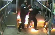 Pasażer podpalił metro, przy okazji siebie i policjantów - Chicago, USA