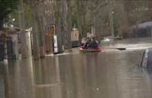 Francja: Powódź w Paryżu, ewakuowano mieszkańców podtopionych domów....