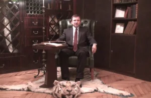 Prezes Izby Weterynaryjnej składa życzenia Polakom na martwym tygrysie