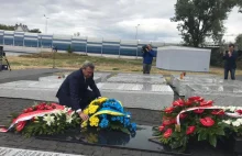 Ambasador Ukrainy złożył kwiaty pod pomnikiem ludobójstwa OUN-UPA w Warszawie