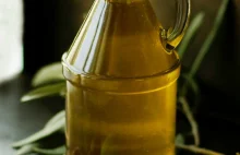 Oliwa z oliwek – co nam mówią etykiety i jak ją przechowywać
