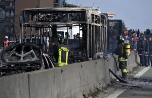 Kierowca porwał autobus z uczniami i podpalił go