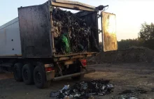 Policjanci śledzili ciężarówki: nielegalnie próbowano zakopać odpady pod nasypem