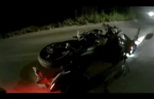 Motocyklista uderza w dzika