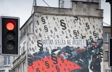 „Martwa dziecka nie urodzę” – mural na warszawskiej Pradze
