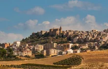 Miasto na Sycylii sprzedało domy za 4 zł. Efekt uboczny programu zdziwił władze