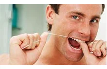 Czy wiesz jak prawidłowo nitkować zęby?