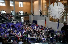 Opinia Bundestagu: Merkel nie miała podstaw prawnych do przyjmowania uchodźców