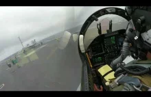 F 18 lądowanie na lotniskowcu, złe warunki pogodowe. JEST MOC