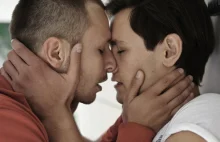 TVP2 krytykowana za „homopropagandę” w filmie „Płynące wieżowce"