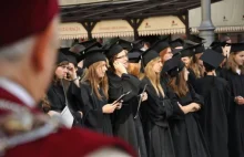 Uniwersytet Wrocławski podnosi opłaty za studia, a studenci protestują.