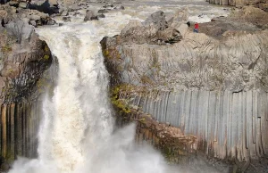 Wodospady Islandii. Czego to natura tam nie wymyśliła...