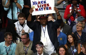 Władze Black Lives Matter zakazały wstępu na swoje spotkania białym [eng]
