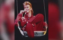 Naukowiec żyje jak David Bowie. "Możliwe, że to trochę schizofreniczne"