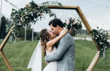 Nowożeńcy otrzymali w kopertach nawet 3 mld zł. Polacy wybierają tanie wesela