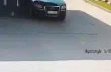Kierowca wyrywa dystrybutor po czym odjeżdża jakby nic się nie stało [ Wideo ]