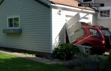 91-latek zawsze marzył by rozwalić autem drzwi garażu, teraz to spełnił