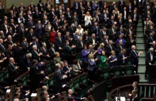 Koalicja PO-PiS wróciła. Posłowie ramię w ramię bronią swoich odpraw