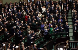 Koalicja PO-PiS wróciła. Posłowie ramię w ramię bronią swoich odpraw