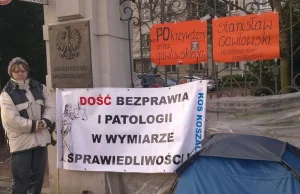 Protest Pani Urszuli Rowińskiej w namiocie pod Ministerstwem Sprawiedliwości