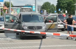 Napad przy centrum handlowym. Policja szuka sprawców - Okolice