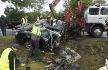 Tragiczny wypadek na krajowej "szóstce"! Audi roztrzaskane na drzewie....
