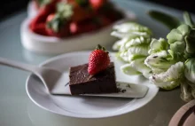 Ciasto warte każdej kalorii - przepis na idealne brownie - - duża dawka...