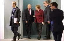 Media: "Niezwykły" ruch Merkel. Zwrot ws. Rosji