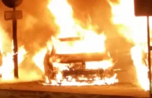 Gorzów Wielkopolski: w nocy spłonęły trzy auta, nadpalił się budynek