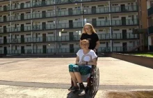 Komornik wyrzuca na bruk niepełnosprawną kobietę i jej rodzinę