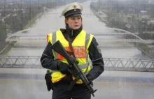 Niemcy: imigranci atakują policjantki. Kobiety w mundurze radzą sobie z...