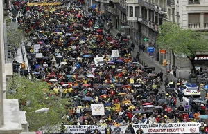 Protesty przeciwko cięciom budżetowym w Barcelonie