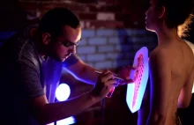 Body Painting + światło ultrafioletowe.