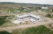 Izraelskie media piszą o nielegalnym wzniesieniu arabskiej szkoły za pieniądze..