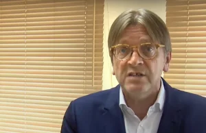 Verhofstadt nie odpuści. Krytykuje postawę Polski wobec zaleceń KE