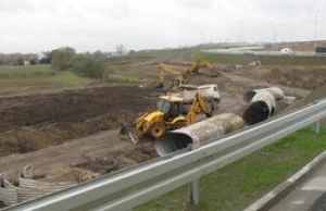 Wybrakowane autostrady - także na A4 odwilż odsłoniła pęknięcia.