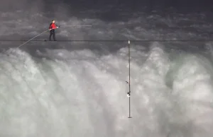 Udało się! Nik Wallenda przeszedł przez Kanion na linie bez zabezpieczeń.