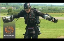 Britain's "Iron Man" breaks his own jet-suit speed record [ENG]